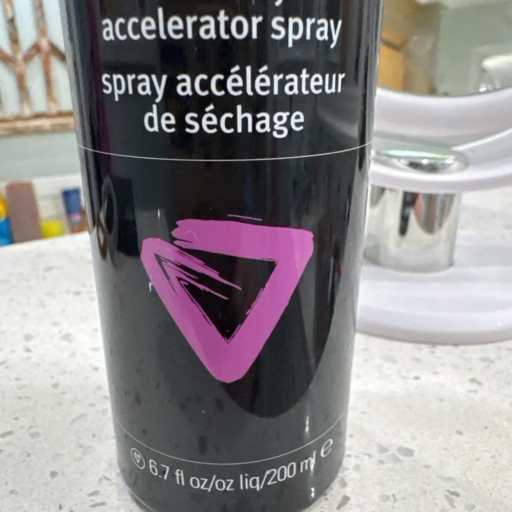 Aveda Speed of Light Blow Dry Spray - Black and Purple